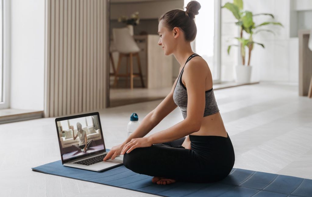Conseils pour suivre des cours de yoga en ligne